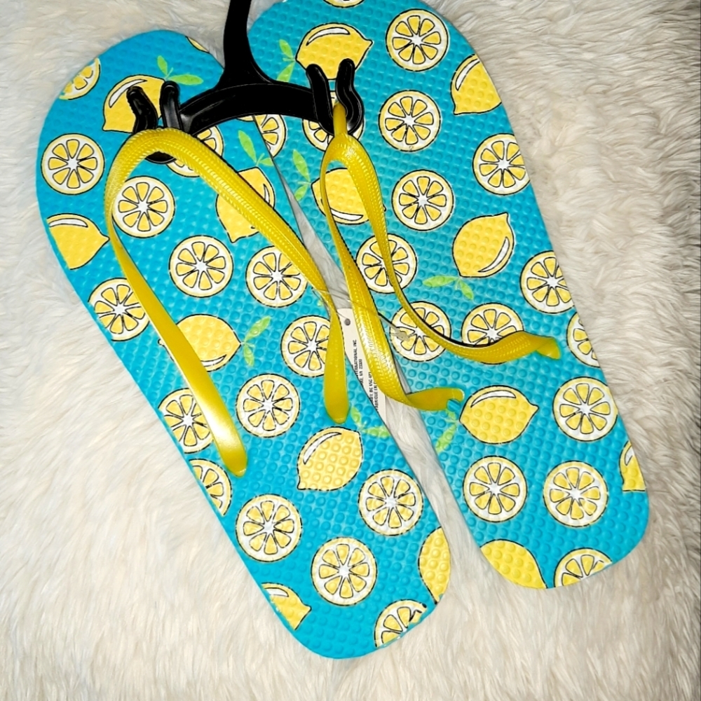 5 for $10 🥳 Lemon flip flop slippers